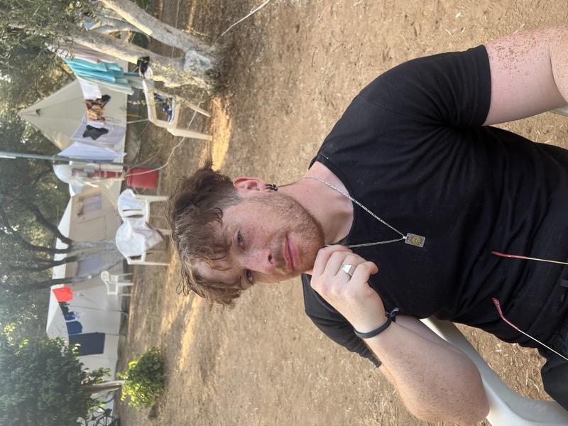 Josselin, créateur d'Encolonie, en colo en Grèce